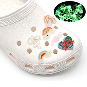 1 бр. светещи преливащи се цветове ключодържатели за обувки Croc, светещи аксесоари за обувки, флуоресцентни украса Croc в тъмното