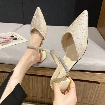 2023 Нови летни дамски сандали на висок ток с цветя модел и квадратни пръсти, украсени с пайети, за жените, обикновен дамски сандали